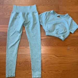 Dfyne Workout Set with Crop Top and Leggings